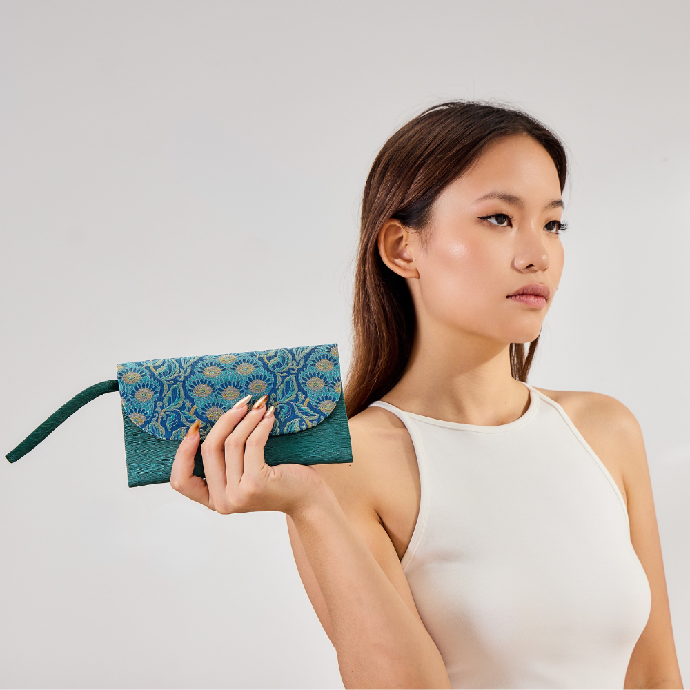 Chrysanthemum Elegance Silk Song Brocade Clutch