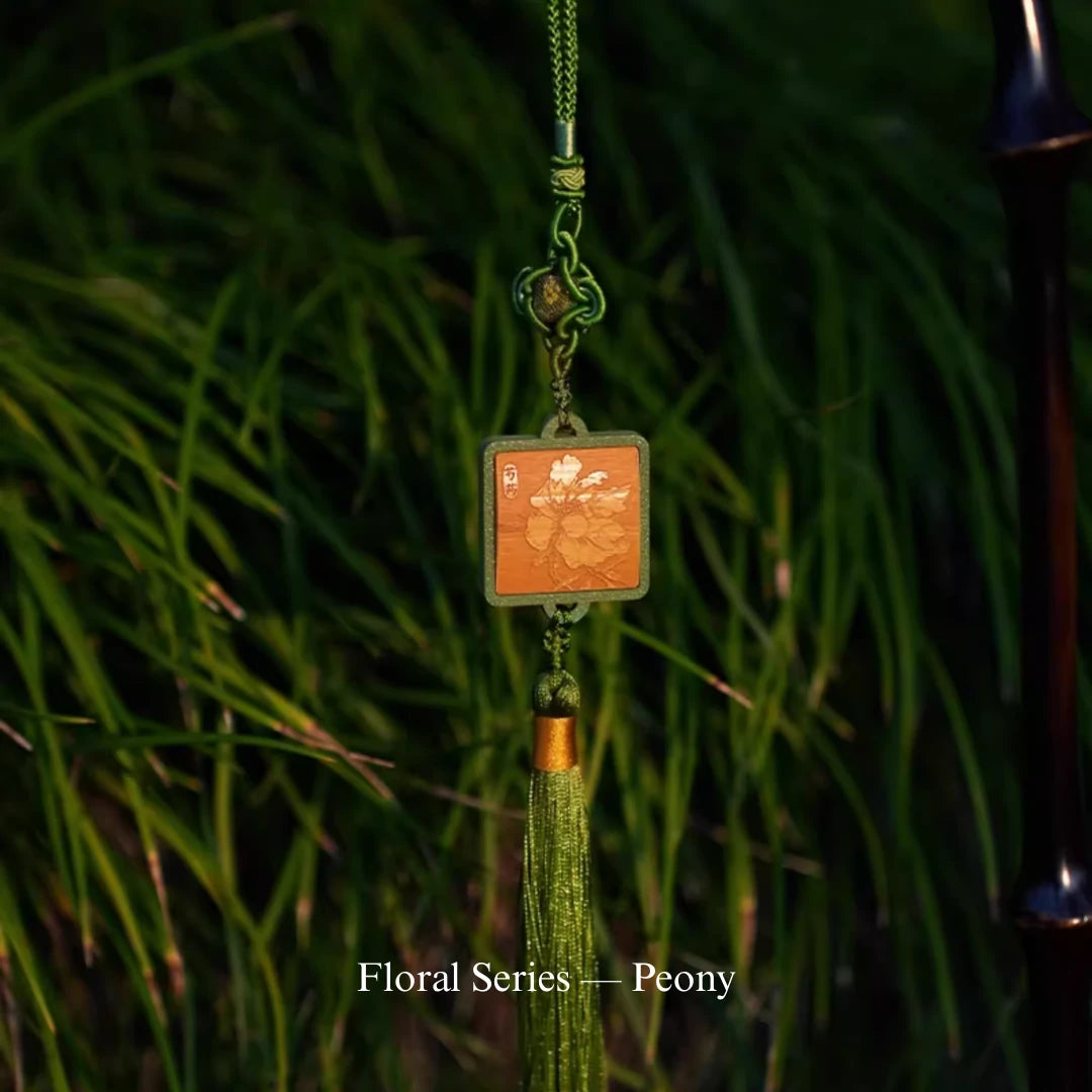 Azalea & Peony Qing Bamboo Phone Charm – Chinese Knot Edition