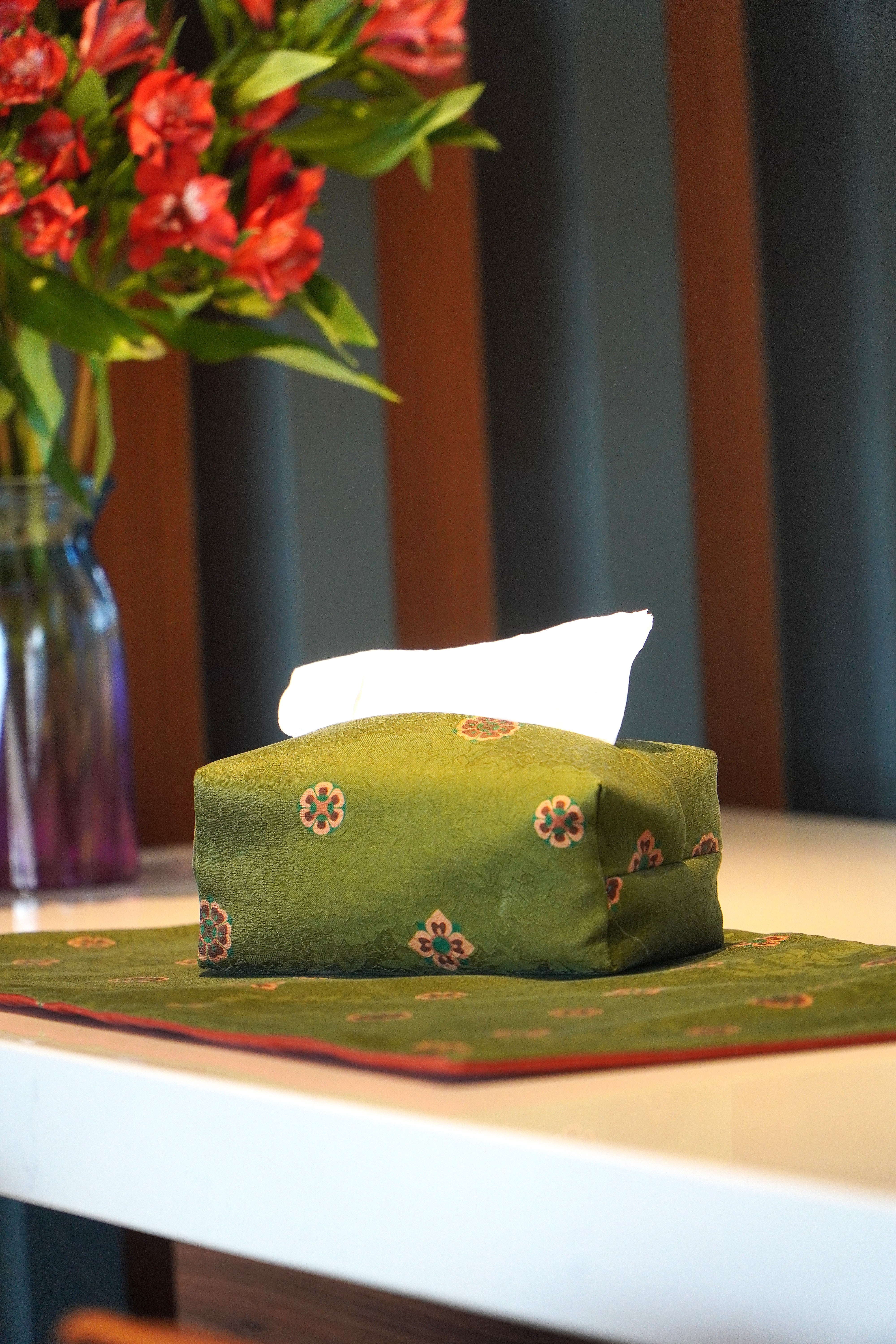 Chinese Gardern Style Plant Dyed Silk Tissue Box Cover