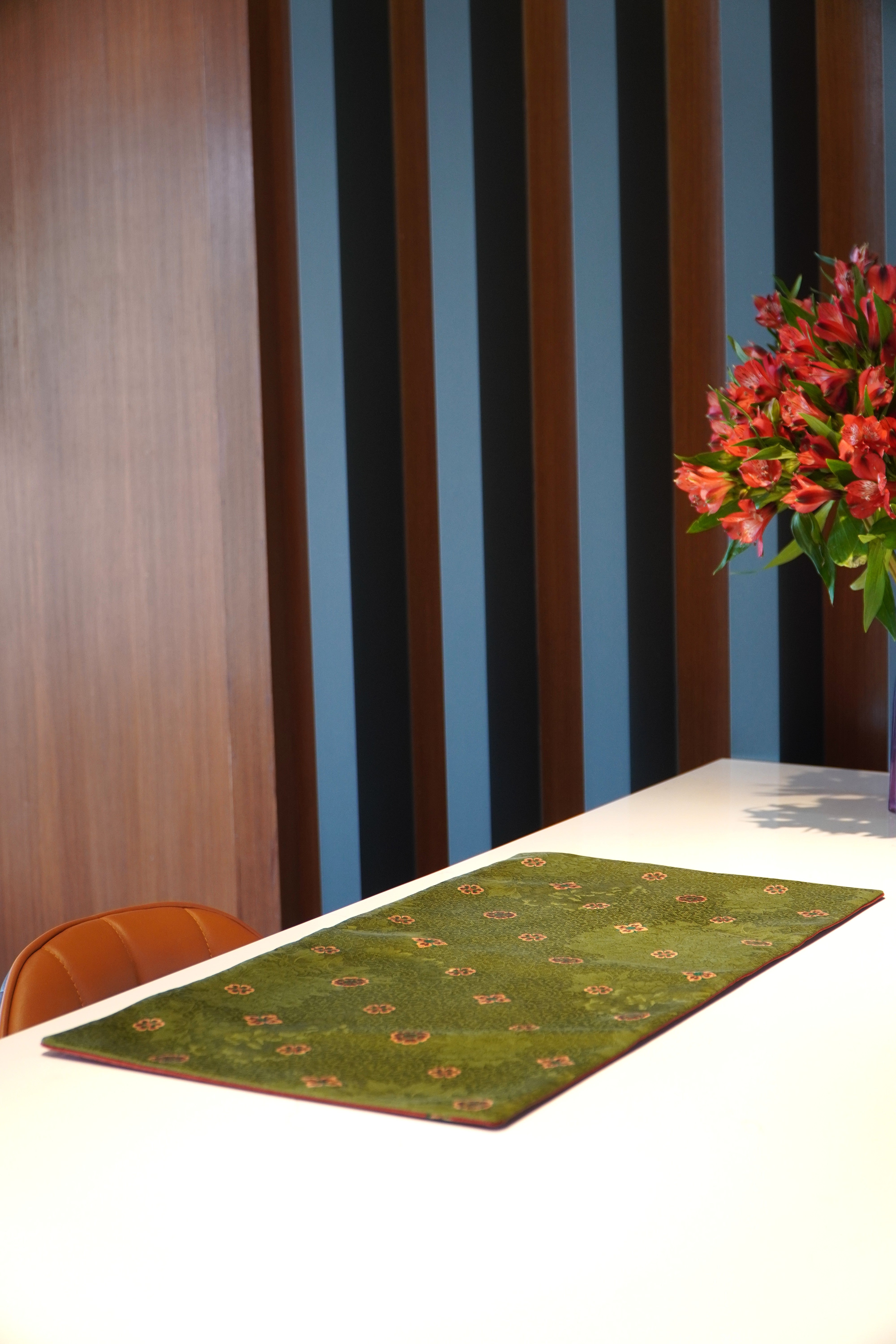 Chinese Gardern Style Double-sided Plant Dyed Silk Table Mat