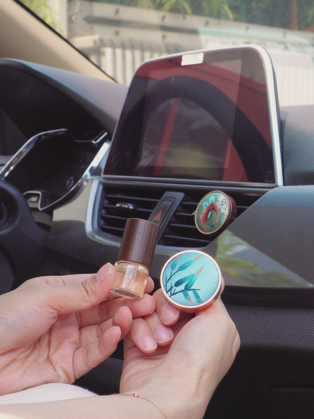Handmade Suzhou Embroidery Silk Orchid & Butterfly Car Diffuser